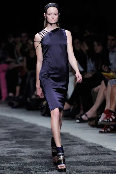 Look 10